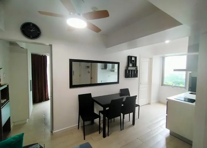 Beach Front Living In The Heart Of The City, Azure Residences Appartamento