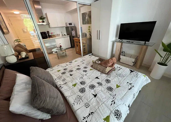 Appartamento Beach Front Living In The Heart Of The City, Azure Residences Manila