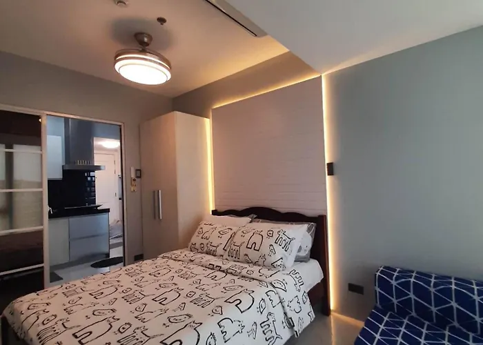 Beach Front Living In The Heart Of The City, Azure Residences Appartamento