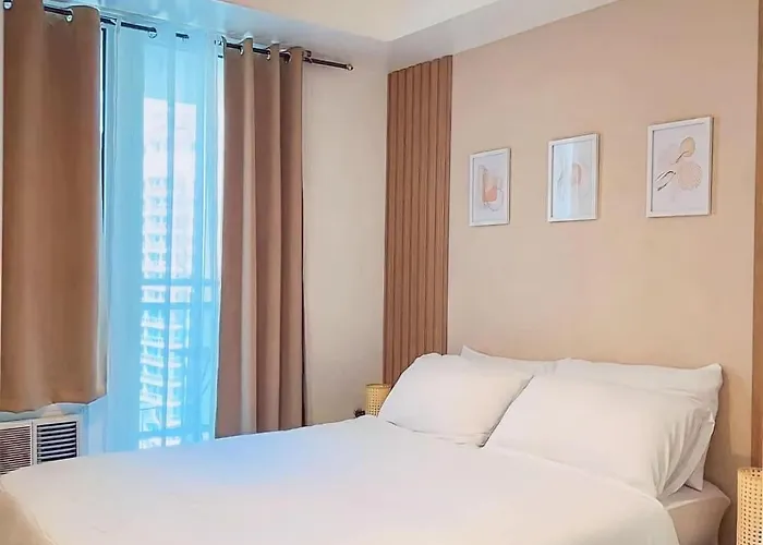 Beach Front Living In The Heart Of The City, Azure Residences Appartamento