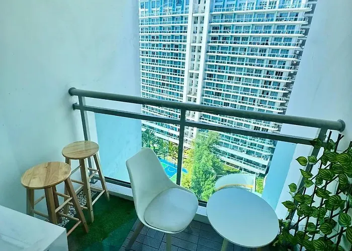 Beach Front Living In The Heart Of The City, Azure Residences Appartamento Manila
