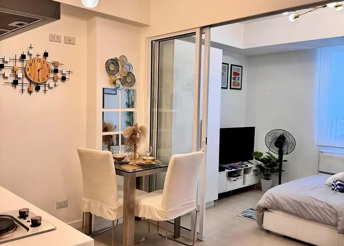 Appartamento Beach Front Living In The Heart Of The City, Azure Residences Manila