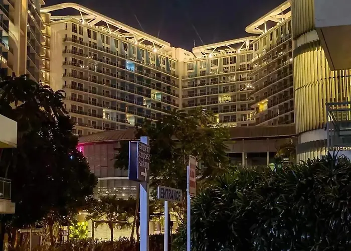 Beach Front Living In The Heart Of The City, Azure Residences Appartamento